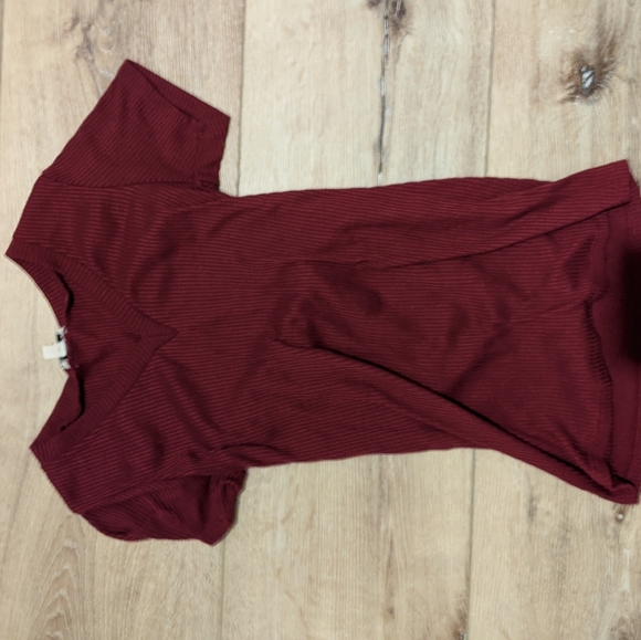 Red V-Neck - Picture 2 of 2